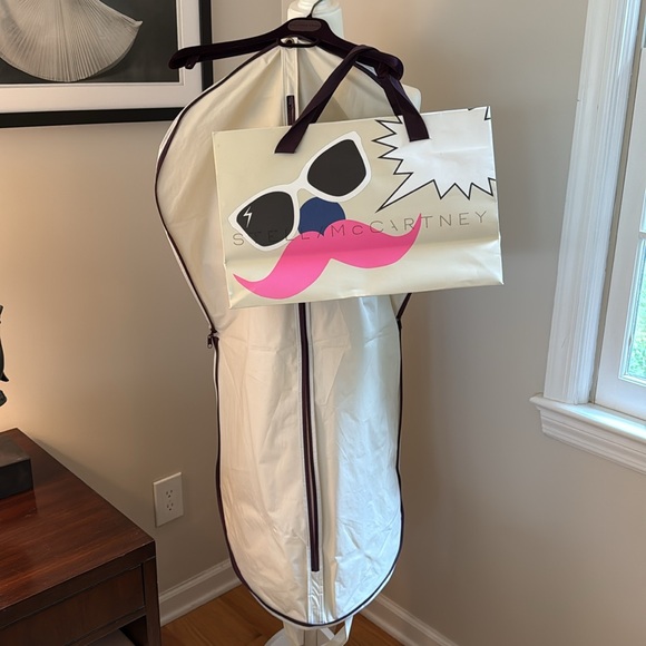 STELLA MCCARTNEY Garment Bag, Hanger & KIDS Shopping Bag - Picture 2 of 9